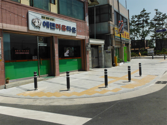 충격흡수볼라드(125파이) 시공사진 copy.jpg